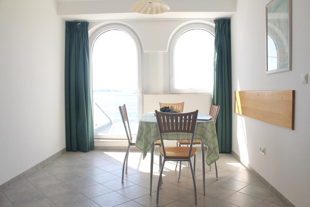 Simpatia Apartment Primosten